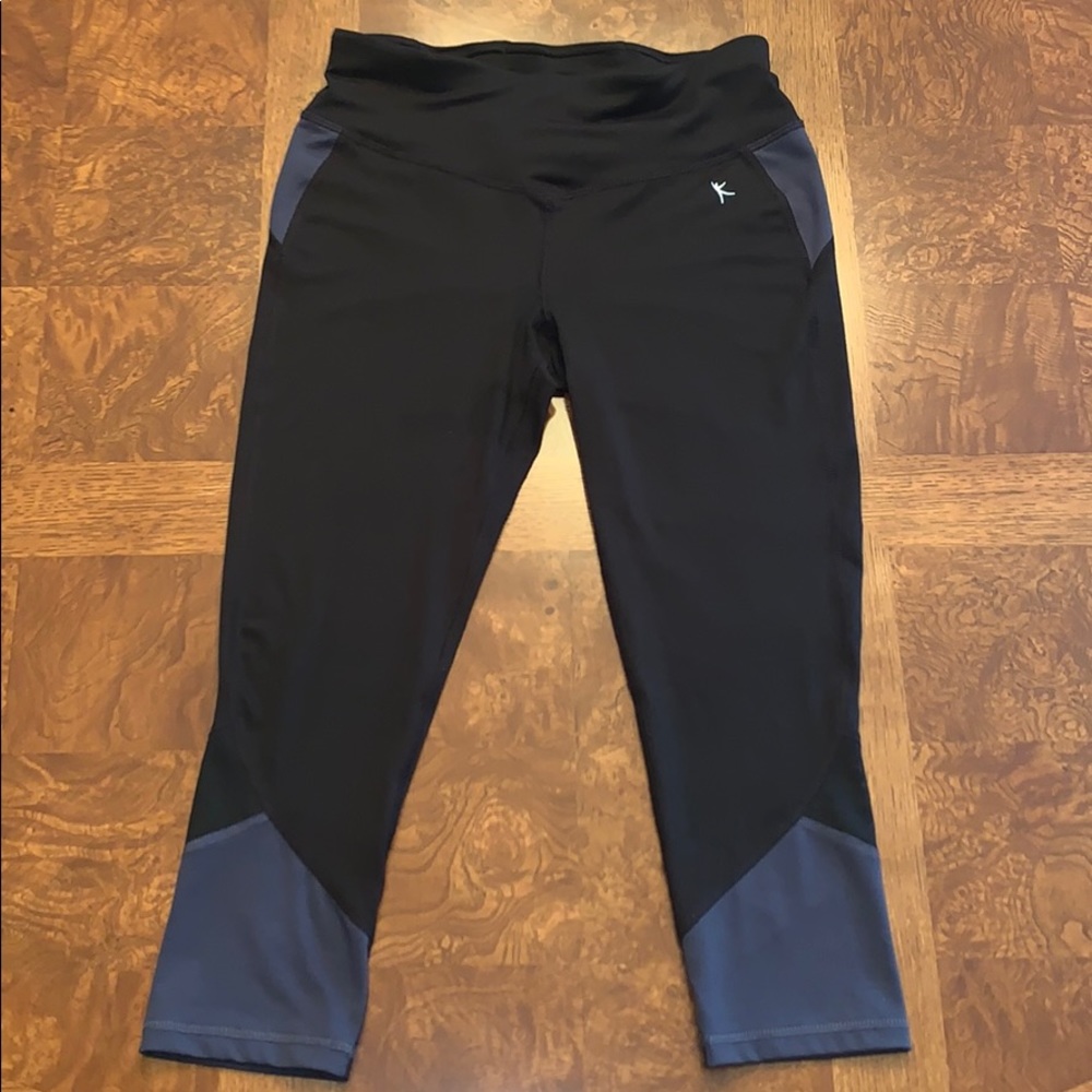 Danskin Now cropped Athletic pants size XS
